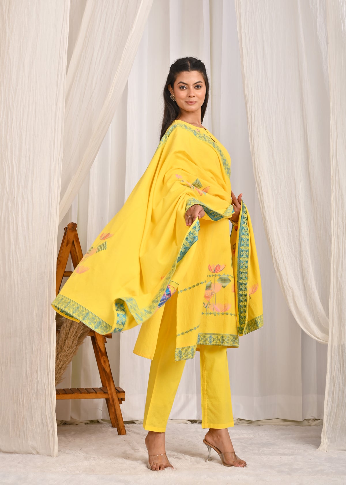 Sunehri Nazakat Hand Embroidered Kurta Dupatta Set